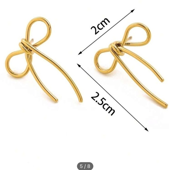 Gold bow wire style earrings - Picture 5 of 5